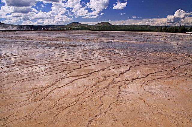 038 yellowstone, midway geyser basin.JPG